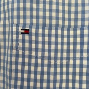 Tommy Hilfiger Men’s Blue and White Long Sleeve Button Down.  Size Large.